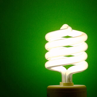 Energy-Saving Light Bulb – © Martin Green / Fotolia